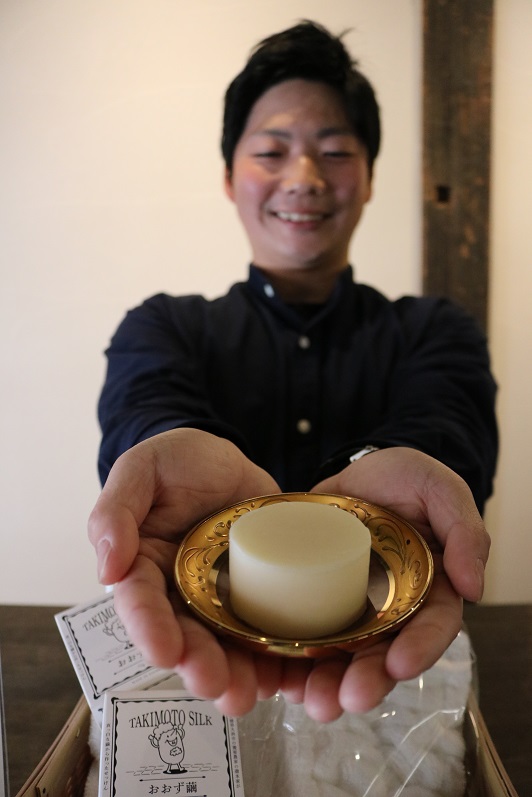 若き養蚕農家が紡ぐ想い＞シルクパウダー入りせっけんを商品化 ｜ 営農